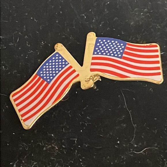 Vintage 1.5” gold tone double U.S. flag hat lapel pin tie tack - Picture 5 of 10